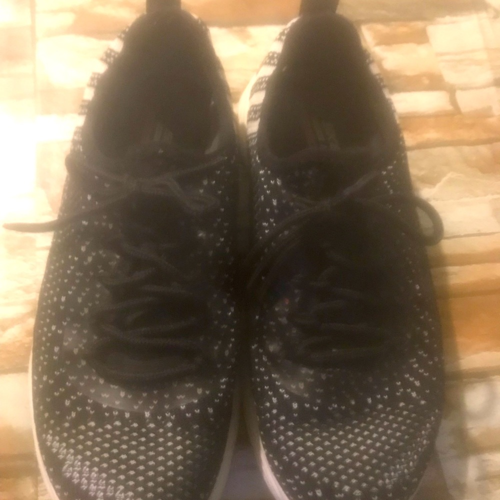 Women’s Skechers sneakers